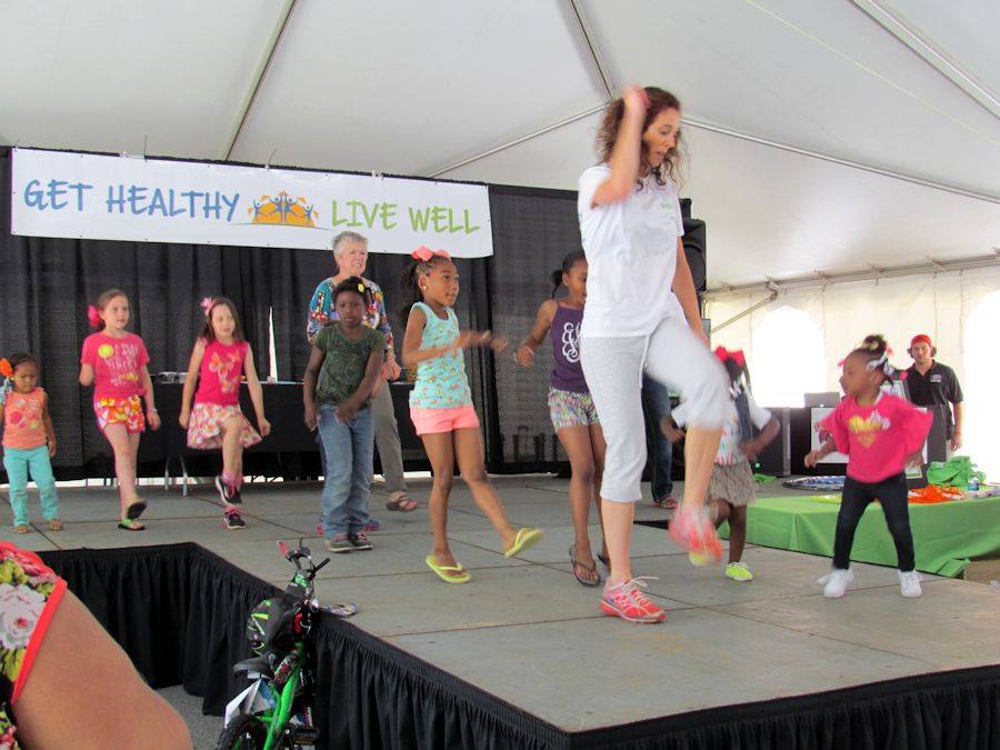 kids on stage for Get Healthy Live Well